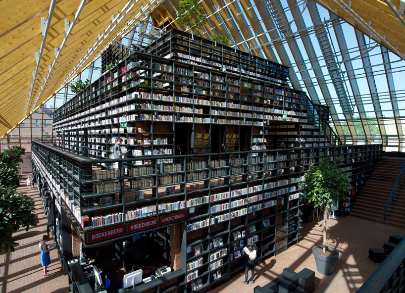 オランダのロッテルダムにあるピラミッドの形をした全面ガラス張りの図書館 Book Mountain ブックマウンテン 注文住宅 家づくりのことならone Project