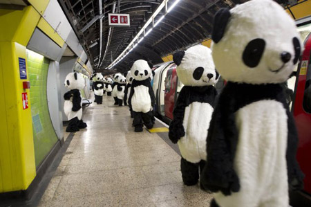 １００匹以上のパンダがロンドンで行進