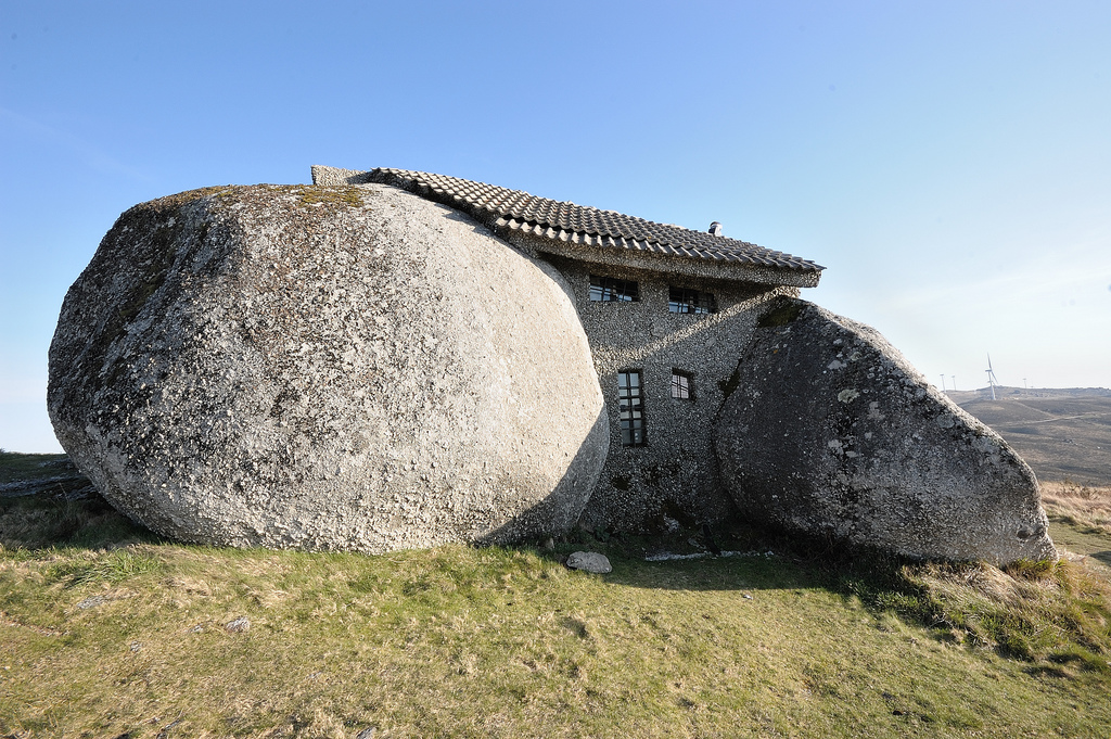 スタジオジブリ作品「ハウルの動く城」に出てきそうな石の家4