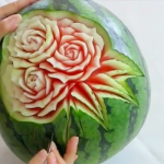 野菜や果物などを使ってつくられる彫刻