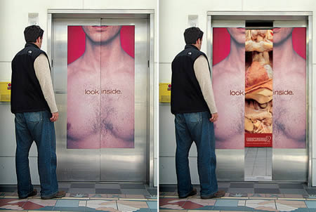 エレベーターを使った広告2