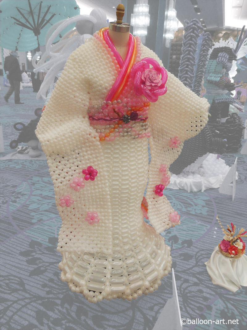 2年に1度開催されるバルーンアートの世界大会で優勝した着物の繊細な質感を見事に表現した着物のバルーンドレス2