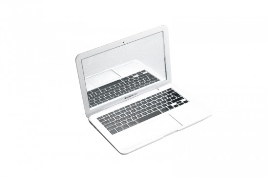 MacBookAir（マックブックエアー）とiPad（アイパッド）の形をした手鏡。