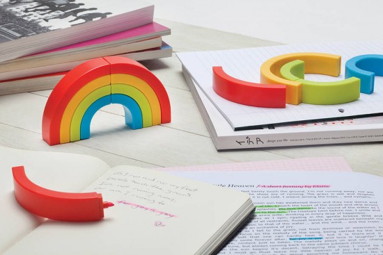 虹の形をした虹色のペン「Rainbow Highlighters」