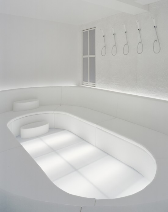 バスルームをイメージしてつくられたカラオケルーム「karaoke-tub」2