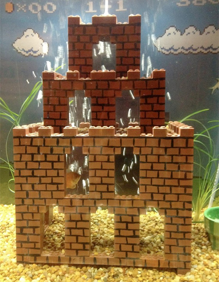 レゴブロックで出来たスーパーマリオのアクアリウム「Super Mario Aquarium」