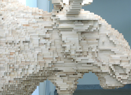 レゴブロックでつくり上げたように見える、合板のモザイク模様の作品「Re-things」