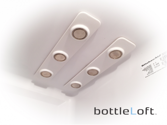 冷蔵庫の天井から瓶を吊るす「bottleLoft 」