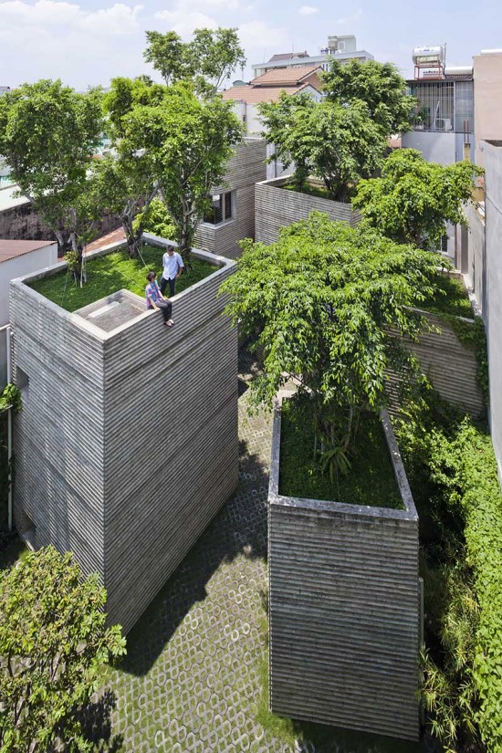 ベトナムのホーチミン市に建てられた木の為の家「House for Trees」