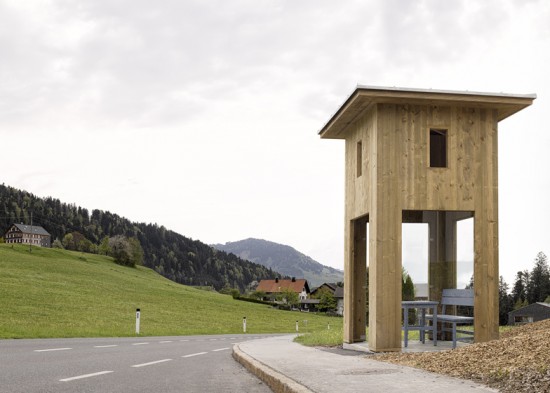 オーストリアにある村人たちを繋げるバス停（バスストップ）