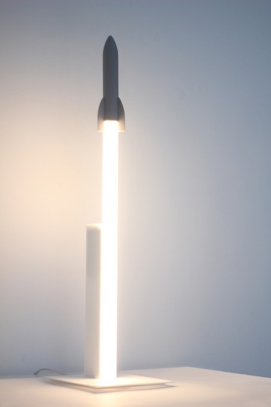 ロケット型のデスクランプ「Get ready for the Launch」
