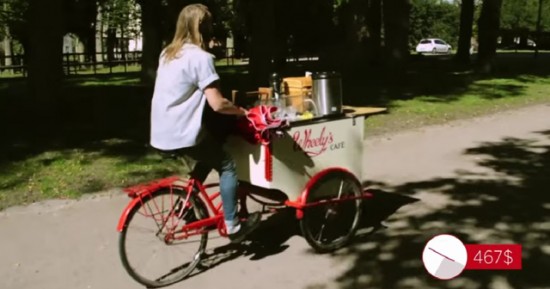 自転車で移動する移動式カフェ（コーヒーカート）