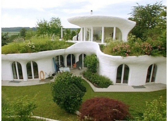自然と共生できる建築「Earth House Estate Lättenstrasse」