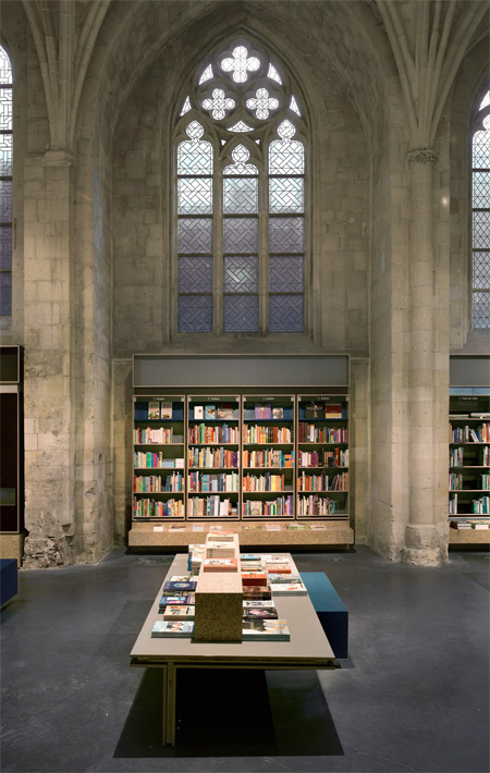 教会の図書館