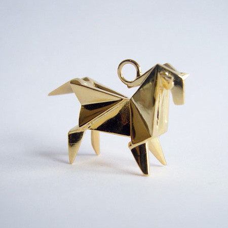 折り紙の形をしたジュエリー「Origami Jewelry」