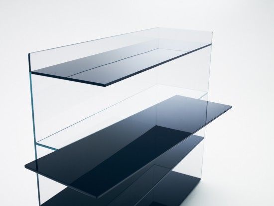 ガラスの接着技術でズレる動きを表現した棚とテーブルのコレクション「 slide」
