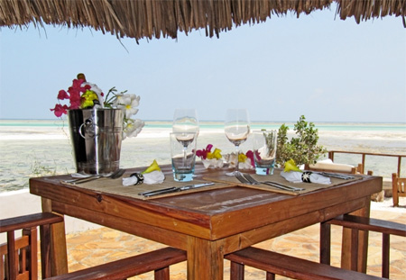 タンザニアにある海の上の絶景レストラン「THE ROCK RESTAURANT」