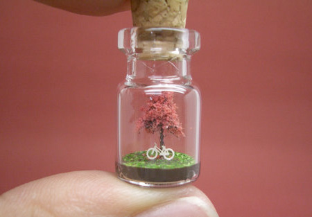ちっちゃなボトルの中の世界、ミニチュアボトルアート「Tiny World in A Bottle」 